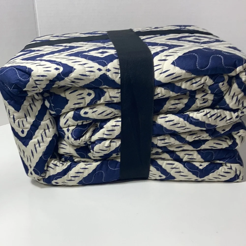 Attention Reversible Quilt Set King NWT Contemporary Styling Diamond Blue